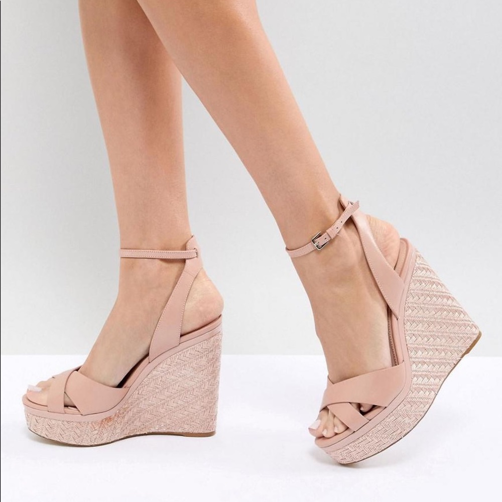 Aldo light pink textured wedges